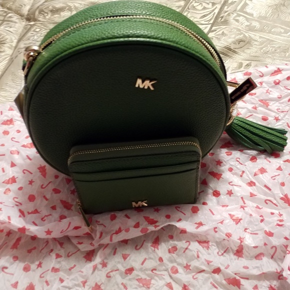 Sold - Picture 3 of 4